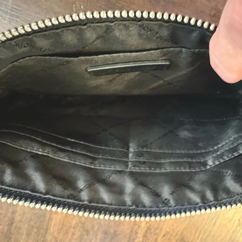Michael Kors upstyled wristlet in EUC, super cute and fun!!